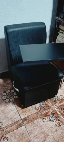 Vendo Poltrona e estufa de manicure, ambas novas