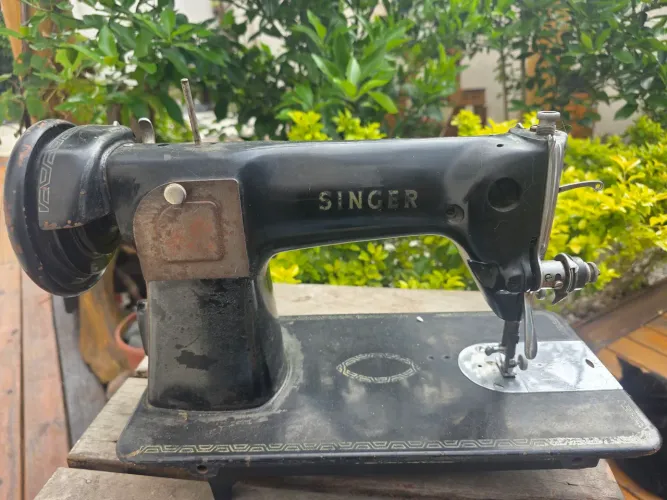 Maquina de costura singer retrô 