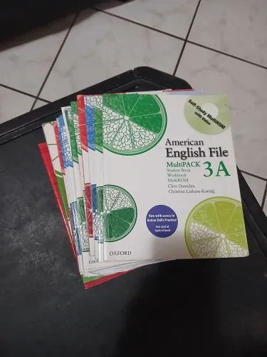 English File, coleção de aprendizado inglês.