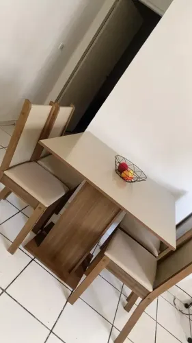 Conjunto Sala de Jantar Mesa Tampo de Madeira 4 Cadeiras Rustic/Crema/Sintético Bege Brian