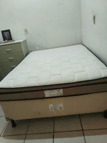 Cama casal seminova base e colchão 690