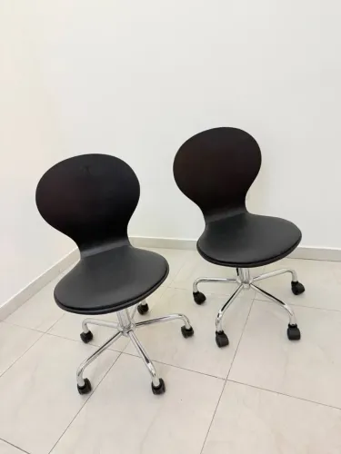 Cadeiras giratórias preta