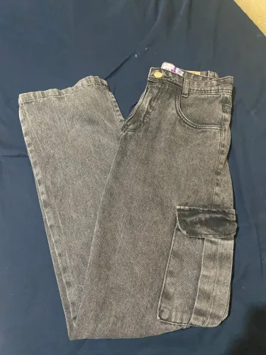 Calça cargo grafitada , usada apenas uma vez