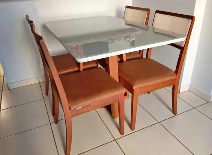 MESA DE JANTAR 120x80 COM 4 CADEIRAS