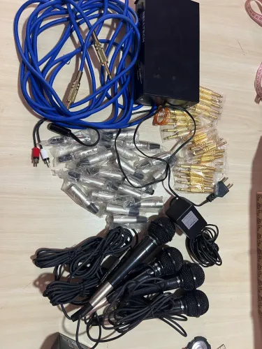 Kit de áudio,microfone,cabo p10,conectores, suporte de microfone deval etc