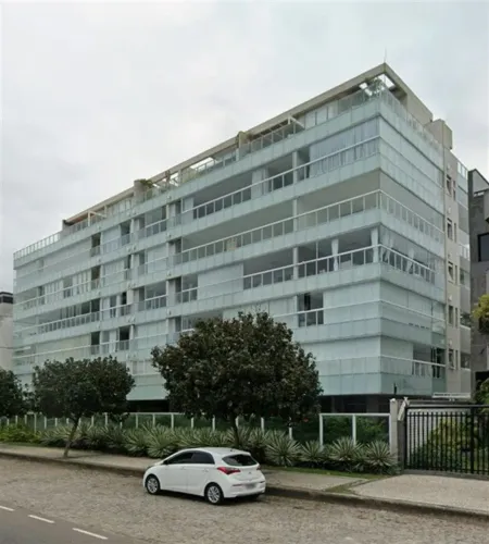 Apartamento de 03 quartos Frente Mar