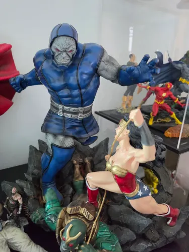 Oportunidade! Mulher Maravilha versus Darkseid 1/6 Iron Studios