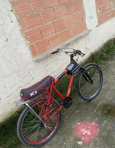 Vende-se bike aro 26 em ótimas condições com marcha e tudo certinho 350