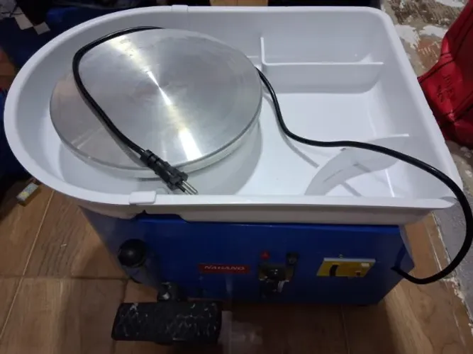 Torno Elétrico Giratório para Cerâmica Pintura e Modelagem 350w - Bivolt