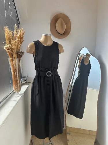Vestido Zara tam 38 cor preta modelo midi 