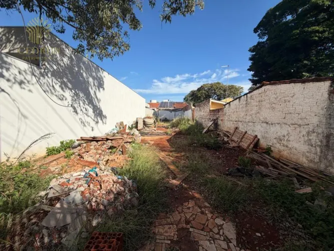 Terreno à venda em Maringá, Vila Santo Antônio, com 267 m², excelente localização