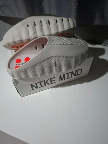 Nike MIND 001