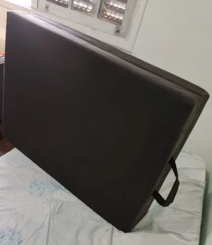 Cama Portátil e Dobrável - Semi nova - 170 x 60 cm