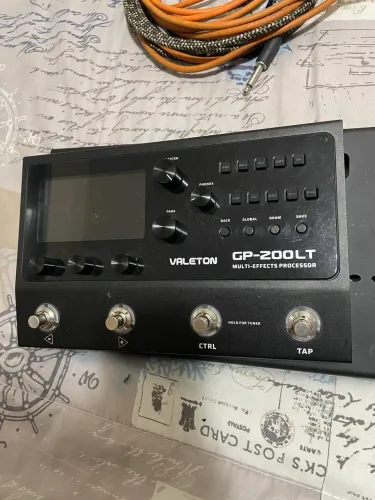 Pedaleira Guitarra Valeton GP 200 LT