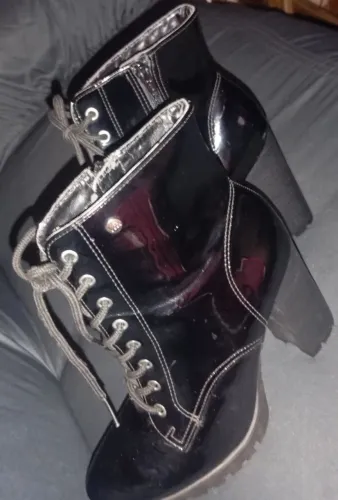 Vende-se uma linda bota