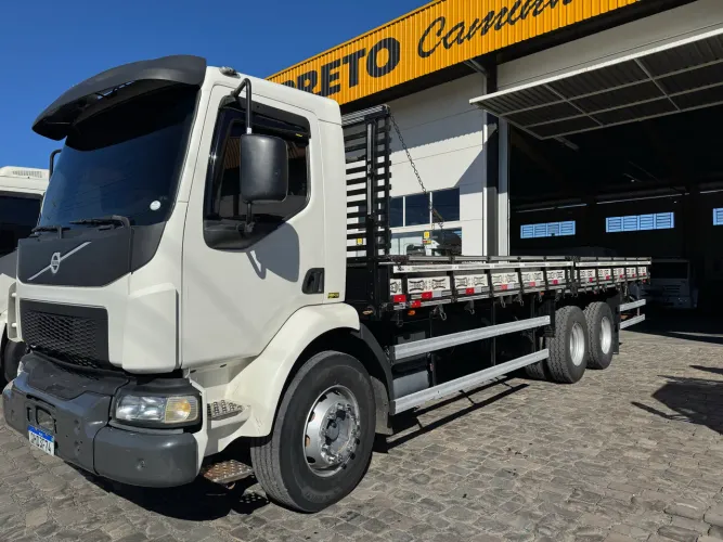 Volvo vm 270 traçado 6x4