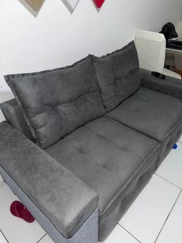Sofá na cor cinza chumbo 1 mês de uso