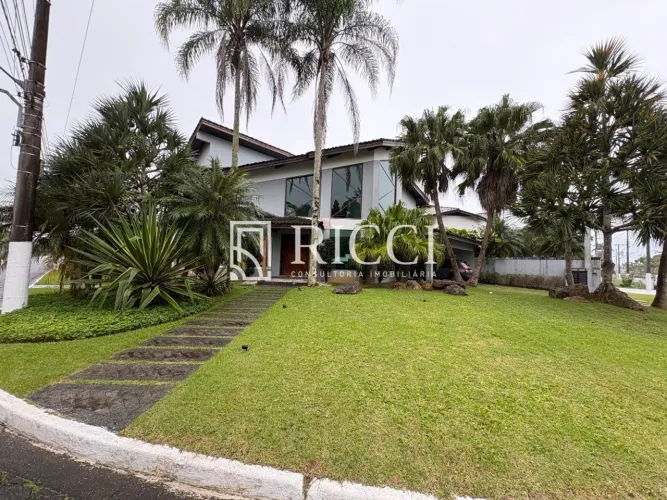 Luxuosa casa em condomínio à venda no Jardim Acapulco, Guarujá-SP: 5 quartos, 5 suítes, 4 