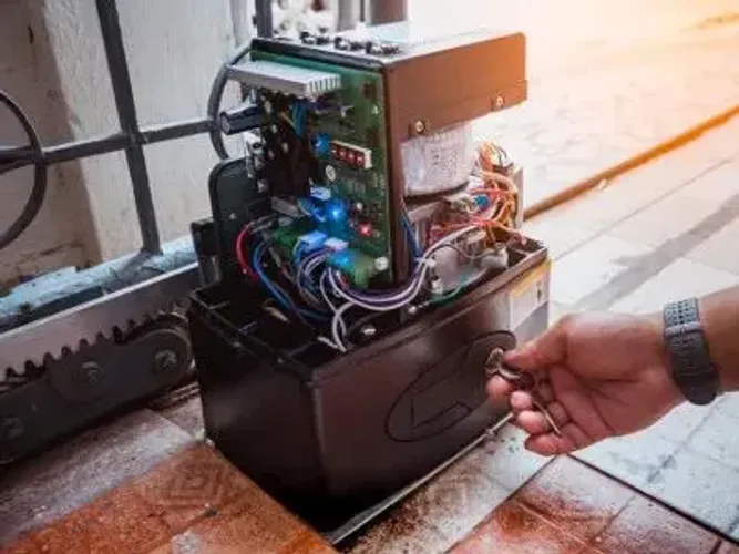 Manutenção de motor de portão e cercas elétricas
