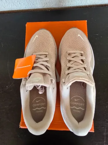 Tênis Nike Revolution 8 Feminino