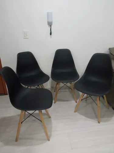 4 cadeiras Estilo Eames