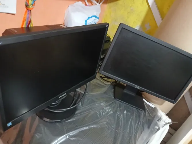 Pc Dell Vostro com placa Wi fi integrada mais dois munitor de 15"" .