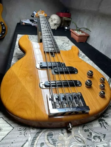 Baixo yamaha bb615