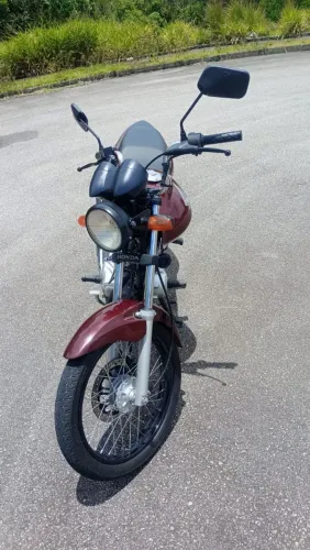 Moto super cuidada e toda revisada