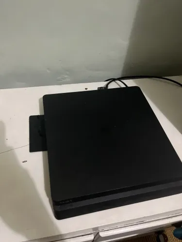 Ps4(Usado, excelente estado) e 2 controles(Excelente estado)