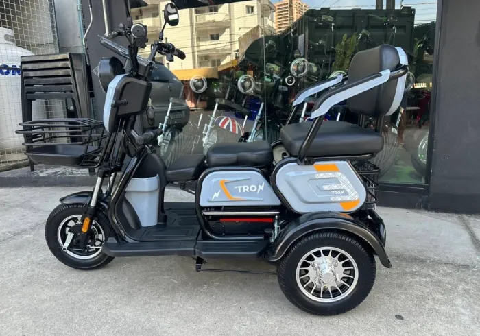 Triciclo Tron de 1.000 W  3 lugares zero km 