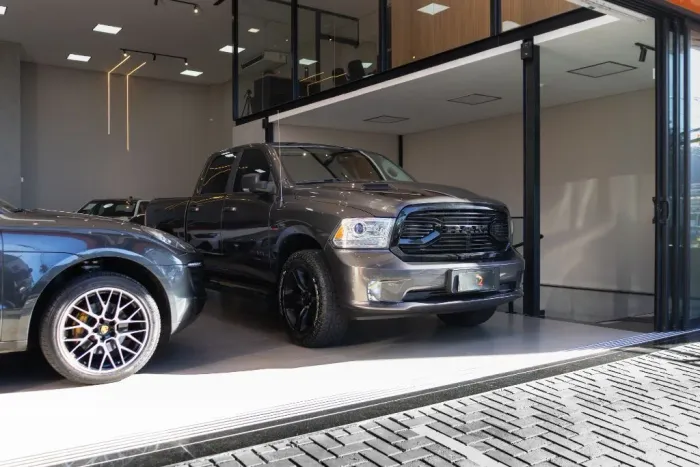 Ram Classic Laramie Night Edition 5.7 V8 16V Gasolina 4X4 Aut. 2022