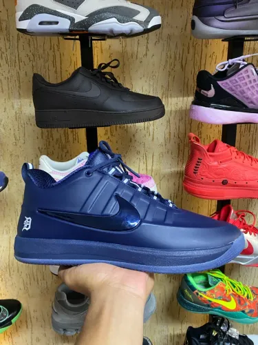 NIKE BOOK 2 - TAMANHO 46