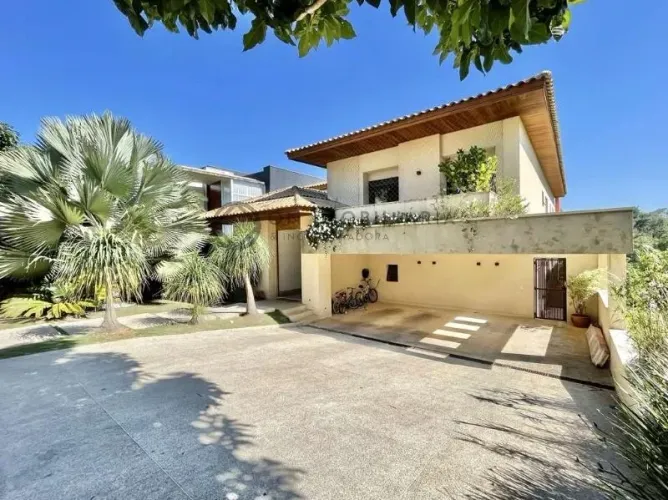 Residência de Luxo em Condomínio Exclusivo em Cotia-SP: 6 Quartos, 6 Suítes, 4 Salas, 9 Ba