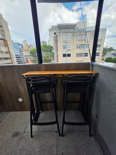 Mesa de madeira / Bancada / Aparador