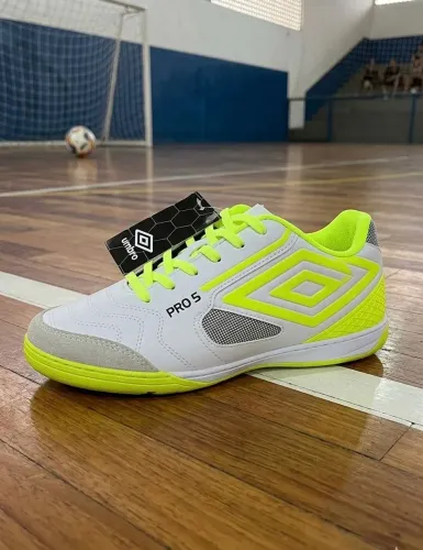 Chuteira por apenas R$99,99