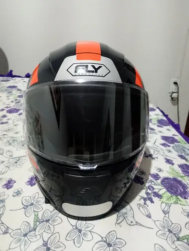 Vendo um capacete número 62, marca F9 match fly zerado,no valor de 200$ pra sair logo!