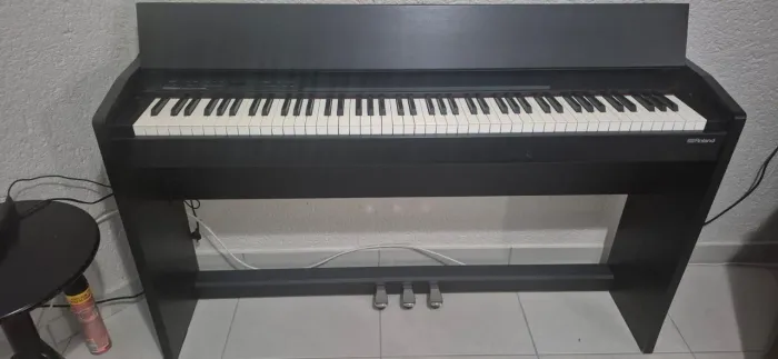 Piano digital Roland R-140F