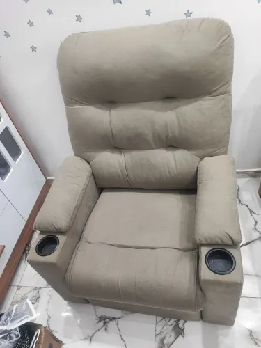 Poltrona coimba retrátil e reclinável com porta copos.