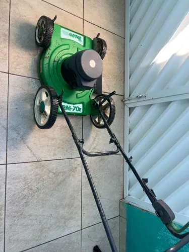 Carrinho de cortar grama
