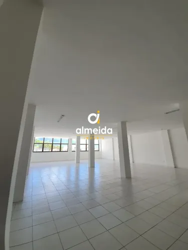 SALA TERREA NA PRINCIPAL AVENIDA DE CAMOBI