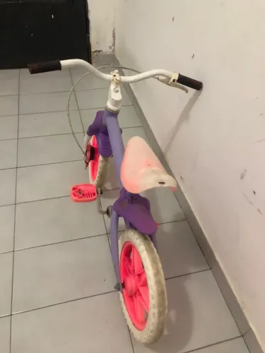 Vendo e troco bicicleta infantil barata