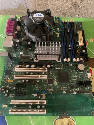 Placa-mãe Intel Desktop Board DG33FB no formato ATX