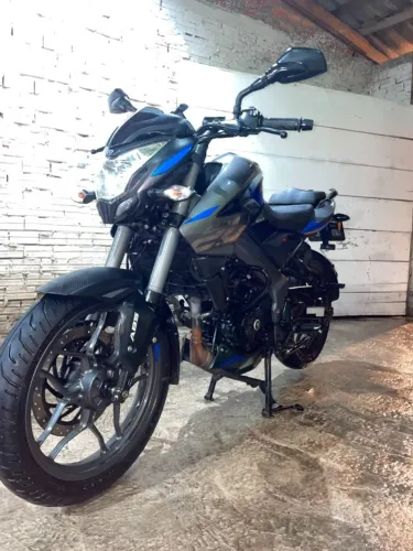 2025 Bajaj dominar