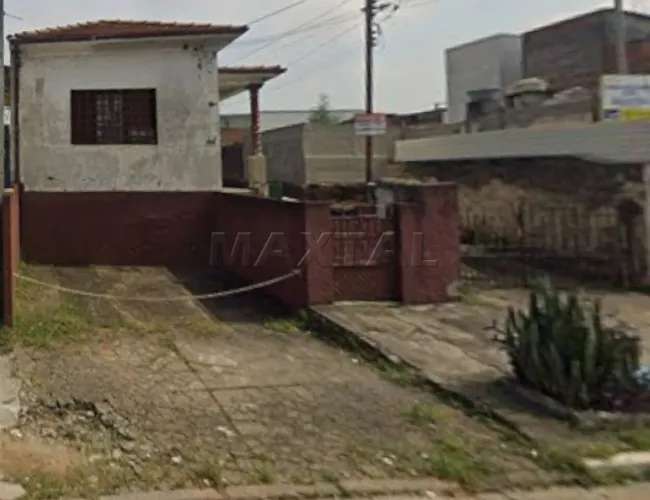 Terreno plano de 543m² com casa construída no bairro da Vila Guilherme.