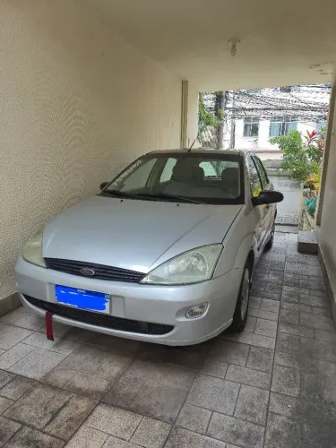 Ford Focus 1.8 16V 5P 2002