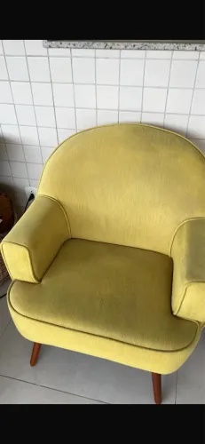 Poltrona com aparador de pé 