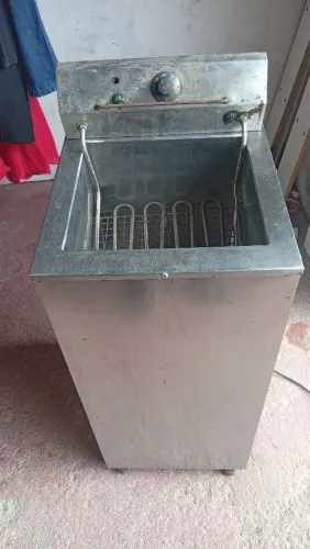 Fritadeira elétrica de 21 litros Baratinho pra vender logo