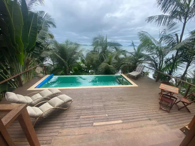 Casa em condomínio à Venda na Praia Preta frente ao mar