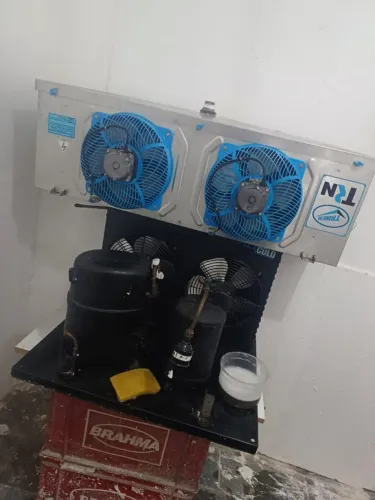 Vendo Maquinário para camara fria.
