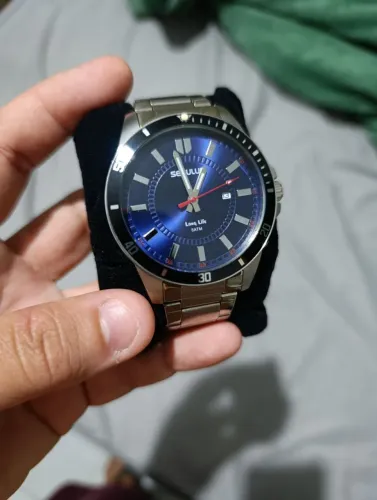 Relógio Seculus masculino prata fundo azul